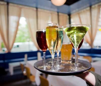 استقبال با نوشیدنی و یادگاری